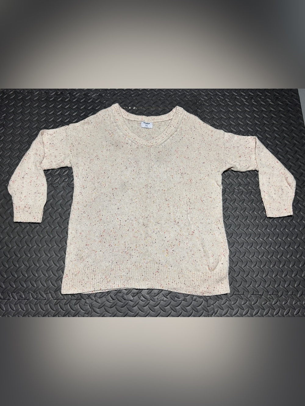 Old Navy Women’s Cream Speckled V-Neck Long-Sleeve Sweater